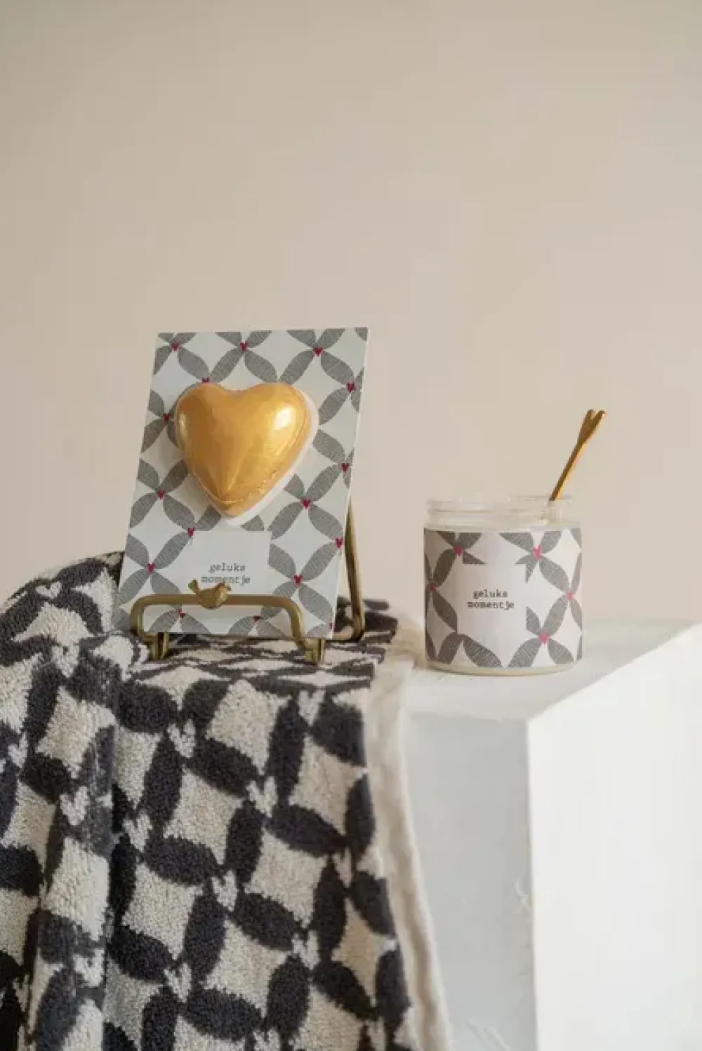 Outlet Bruisbal hartje op kaart - antracietgrijs / off white - 1 Cadeau